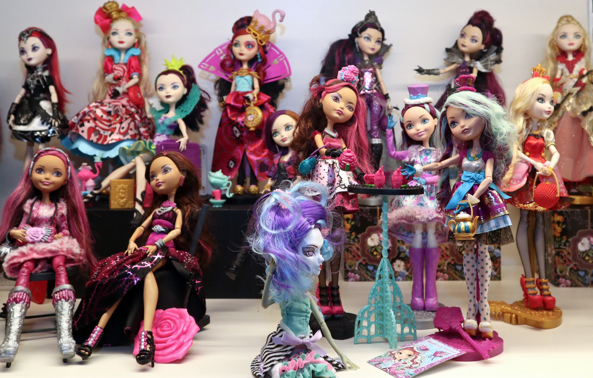 Monster High and Ever After High Dolls Fully and Partially - Portugal